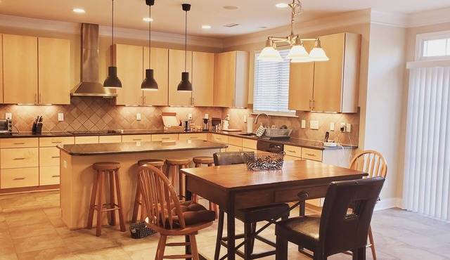 Spacious Luxury 4/5BR 3BA, Chef Kitchen, Close to BrierCreek, RDU Airport, Duke