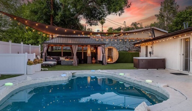 Spacious Luxury 4 bdr, Pool, Hot Tub, Sauna, Patio
