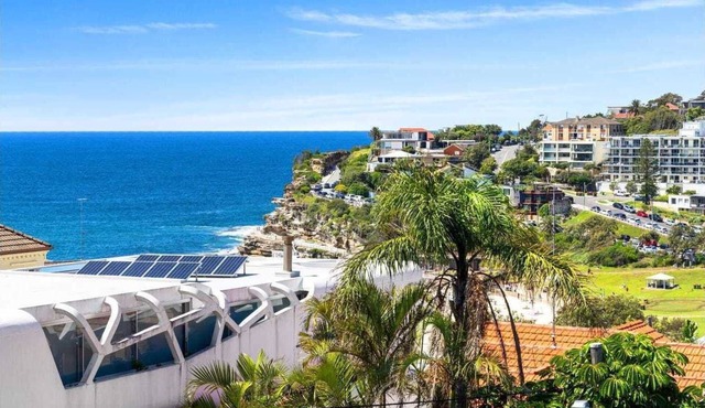 Spacious Luxury 4 Bedrooms Bronte Home 150m to Beach + Ocean Views+Internal Lift