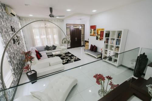 Spacious Luxury 6BR Home in Kemensah KL