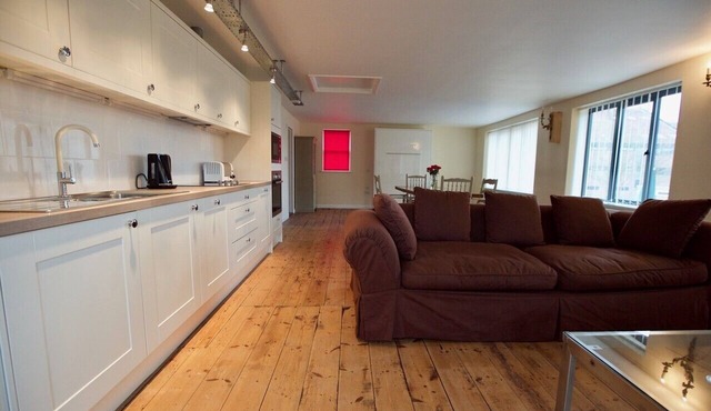 Spacious, Luxury Apartment with Roof Terrace Near The Waterfront, Ipswich