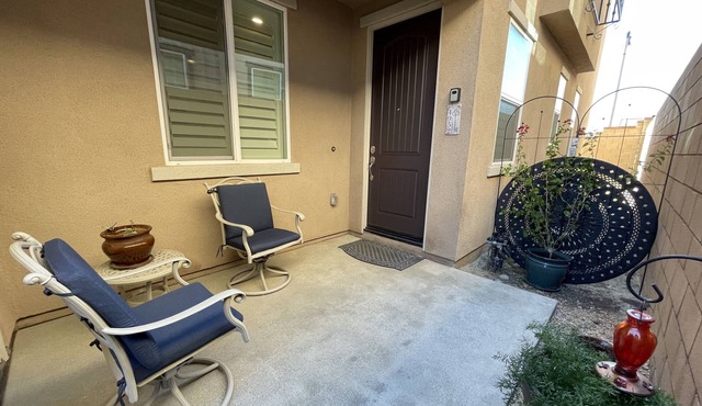 Spacious Luxury Apartment with Modern Amenities