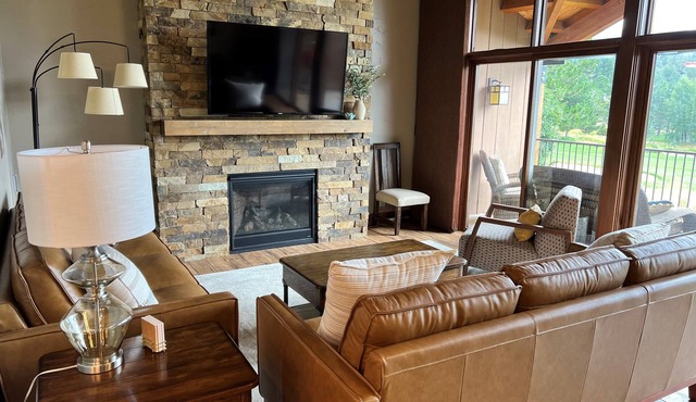 Spacious luxury condo & great views – book now for peak times during ski season