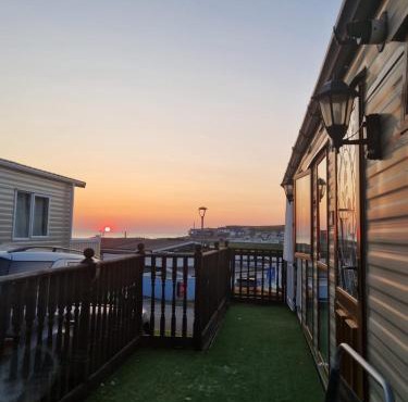 Spacious Luxury Escape with Sea Views and Pet Friendly at Clarach Bay