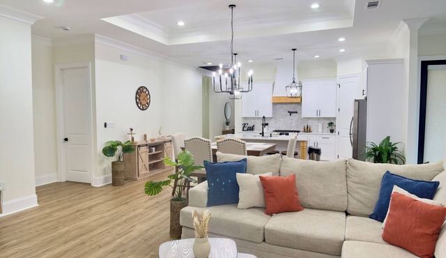 Spacious Luxury Home - 10 Mins to New Orleans