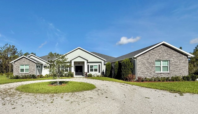 SPACIOUS LUXURY HOUSE IN MYAKKA-5 BEDROOM/6BATHROOM/PIANO WASHER/DRYER-NEAR LAKE