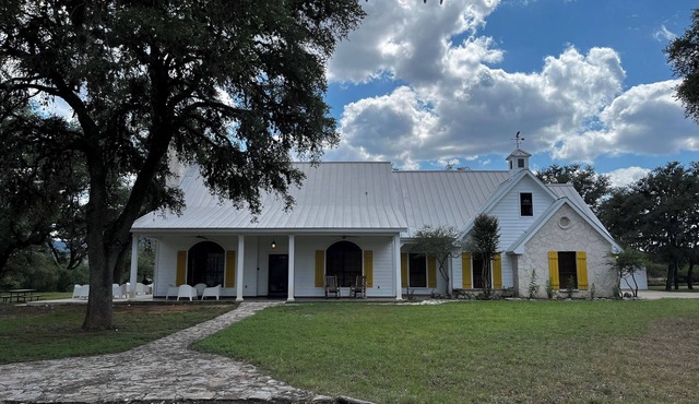 Spacious Luxury house on 60 acres with Frio River Access, Near Garner State Park