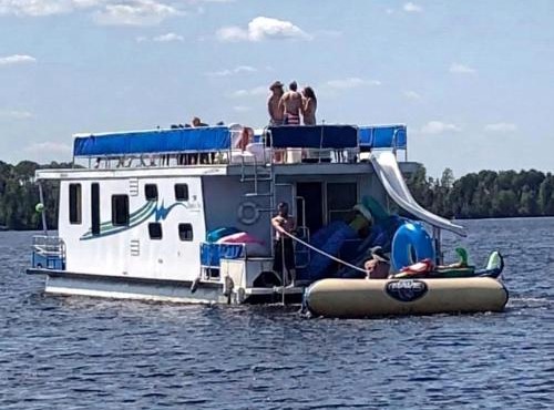 Spacious Luxury Houseboat with Waterslide and Dual Bathrooms Near Babbitt, MN