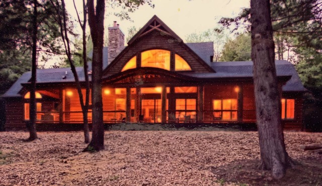 Spacious Luxury lodge near Elk Mountain ski resort on a private lake