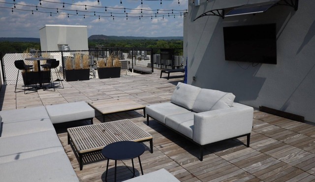 Spacious Luxury Oasis-Roof Top-Wine-Parking-Yale