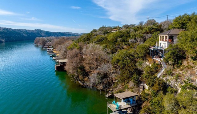 Spacious Luxury Retreat: Ideal for Groups, Families & Couples Seeking Serenity