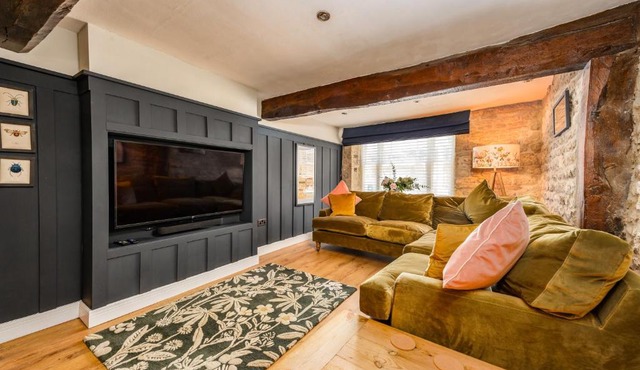 Spacious, luxury town centre Granary conversion