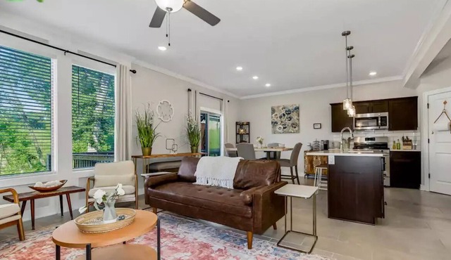 Spacious Luxury Townhouse within 15 Miles of MCI, Zona Rosa and Legends outlet