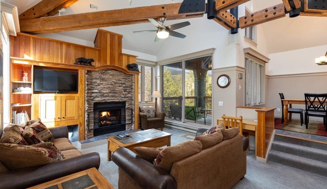 Spacious Luxury Townhome/Pool and Hot Tub Access/Recently Updated