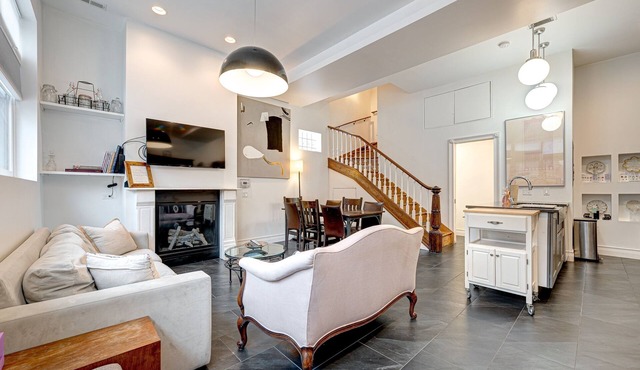 Spacious Luxury Townhouse - Old Town by AllSet Turnover