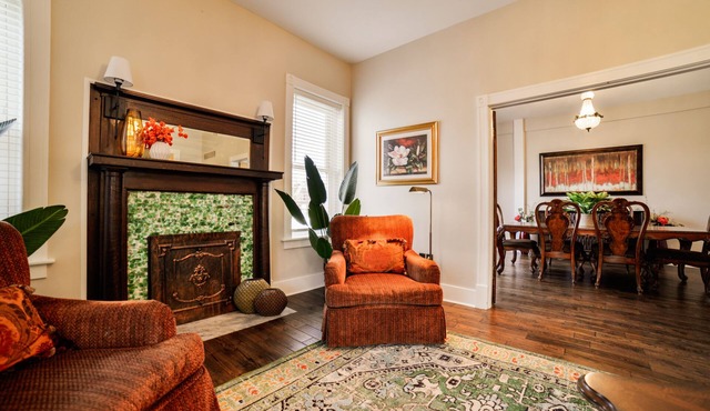 Spacious Luxury Historic Home, Walk Downtown