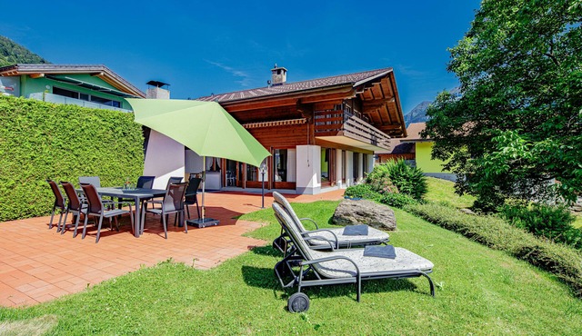 Spacious Luxury Villa with Magnificant views, 5 min walk to the lake