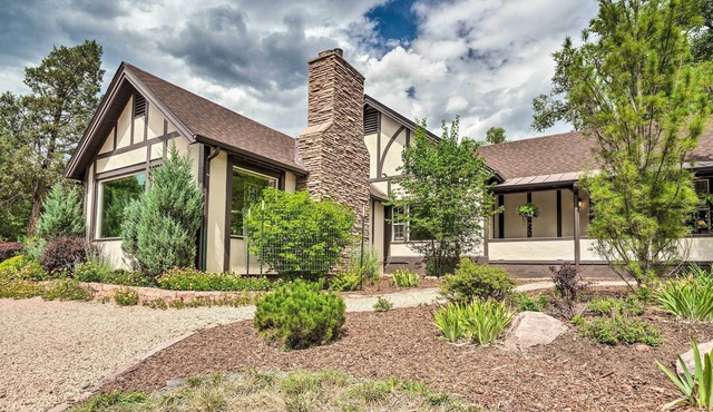Spacious Manitou Home w/Views in Central Location
