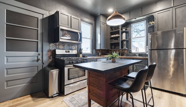 Spacious Marion Haven: Enjoy Two Living Spaces in the Heart of the City