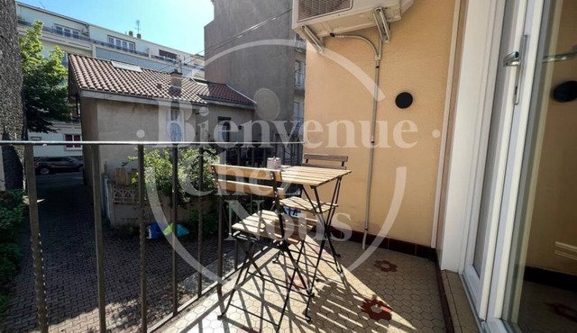 Spacious Marx Dormoy with free parking. (C)