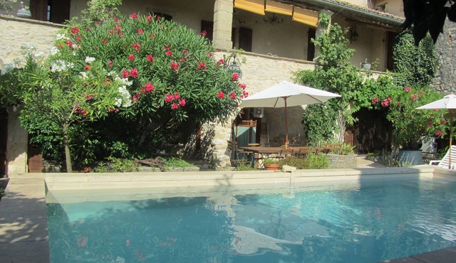 Spacious Mas 18th century,for 10 persons, private pool, near Uzès