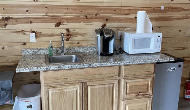 Spacious master suite in basement of log home. 10 minutes from Moscow!