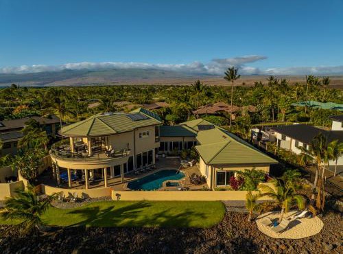 Spacious Mauna Lani Luxury Home with Panoramic Golf Course and Volcano Views, Private Pool and Hot Tub, Two Golf Carts, and E-Bikes for Family Adventures