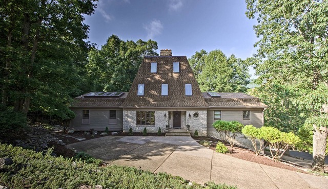 Spacious McGaheysville Family Retreat w/Game Room