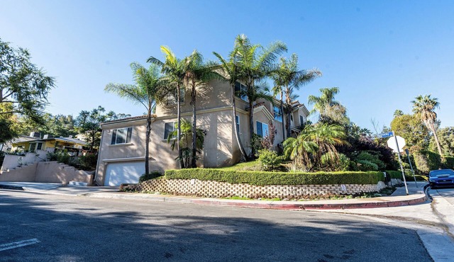 Spacious Mediterranean 5-bedroom house with AC, WiFi in marvelous Los Angeles