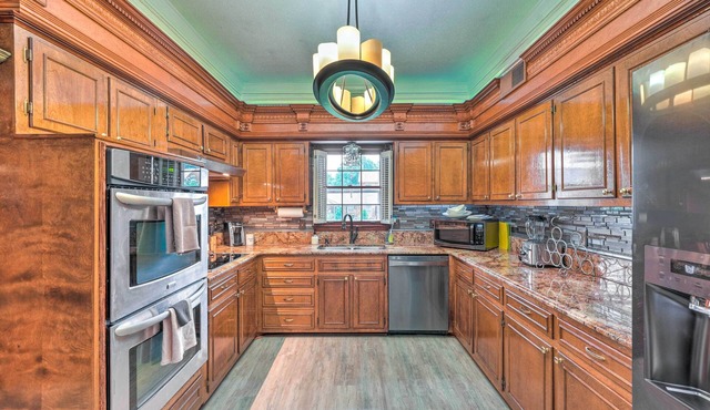 Spacious Memphis Home < 3 Mi to Graceland!