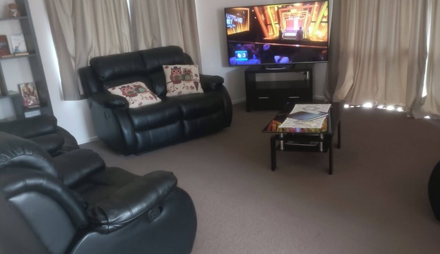 SPACIOUS METHVEN CRASH PAD