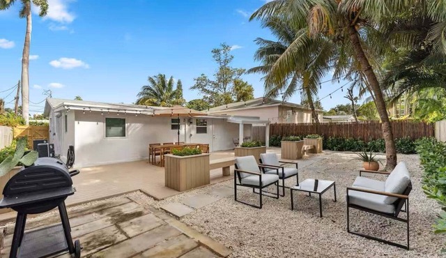 Spacious Miami Retreat with Private Backyard — Ideal for Families & Groups