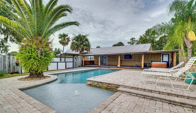 Spacious Micanopy Farmhouse w/Luxurious Pool!