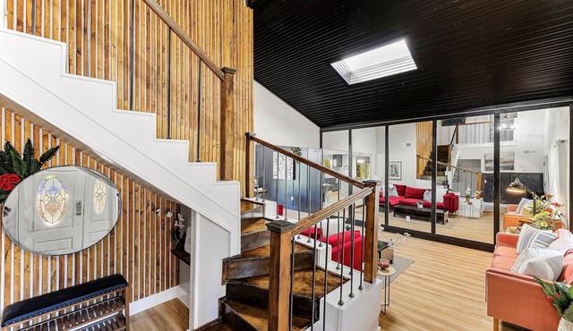 Spacious Mid-Century Home King Beds+Charming View