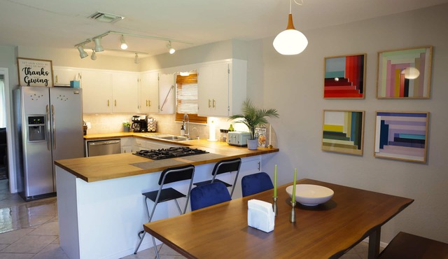 Spacious Mid-Century Modern 3BR 2BT