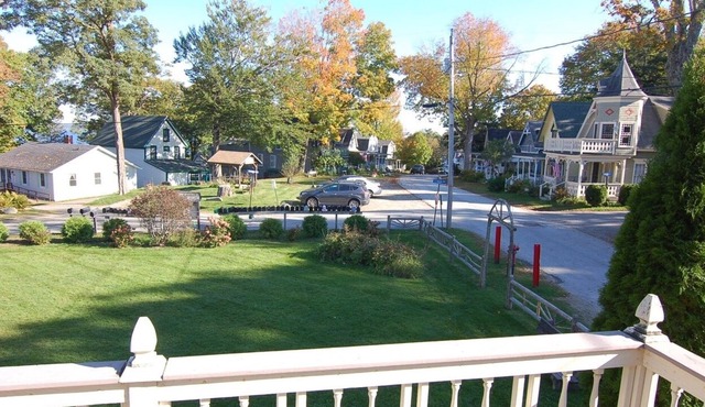 Spacious mid coast cottage in historic Bayside Village