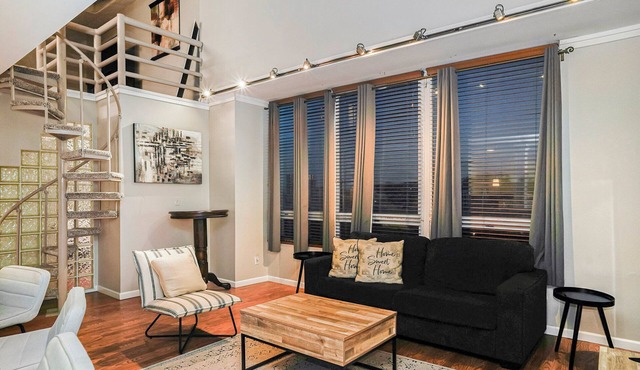 Spacious Midtown 2-Story Loft Condo Midtown