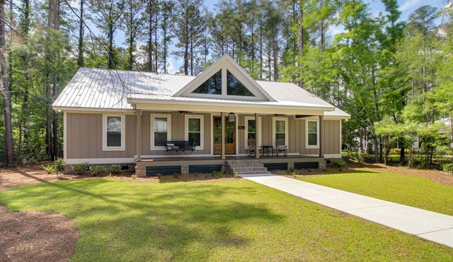 Spacious Midway Cottage w/Porches, Near Hunting!