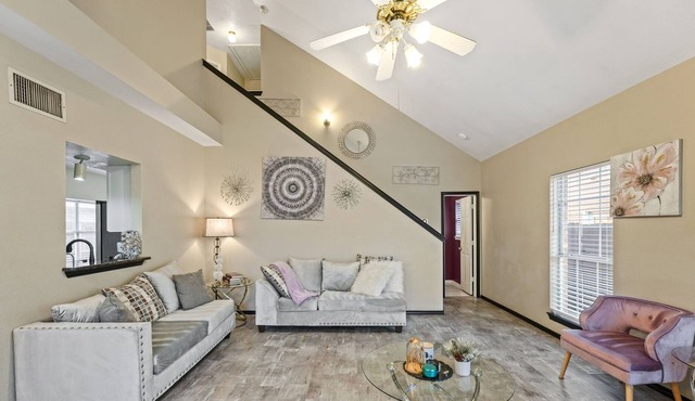 Spacious, Minimalist, Cozy, Bright Home in DFW METROPLEX!