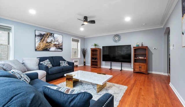 Spacious, & Minutes from Downtown: Enjoy Your Dream 3BR/2BA Apartment in Chicago