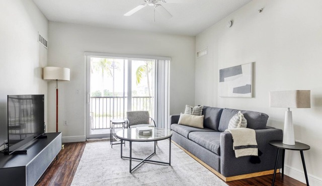 Spacious Miramar 2BR w/Gym, Pool & W/D, nr WF, by Blueground