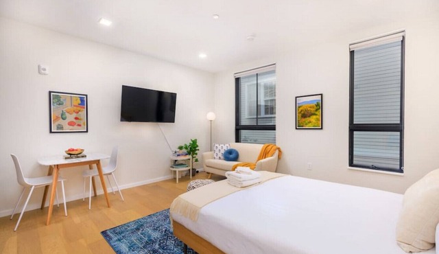 Spacious Mission Hill Studio!