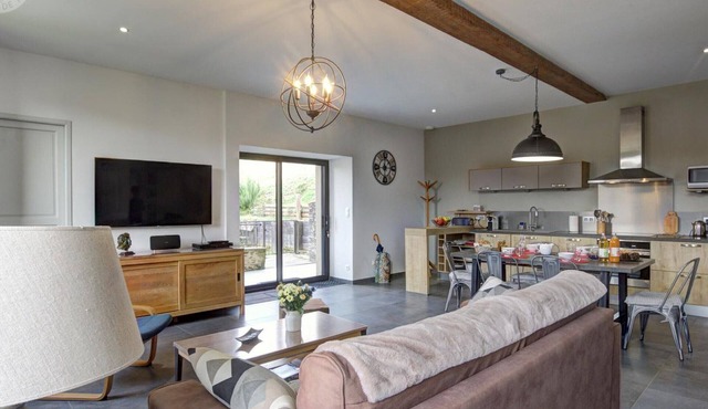 Spacious modern accommodation with wifi and terrace