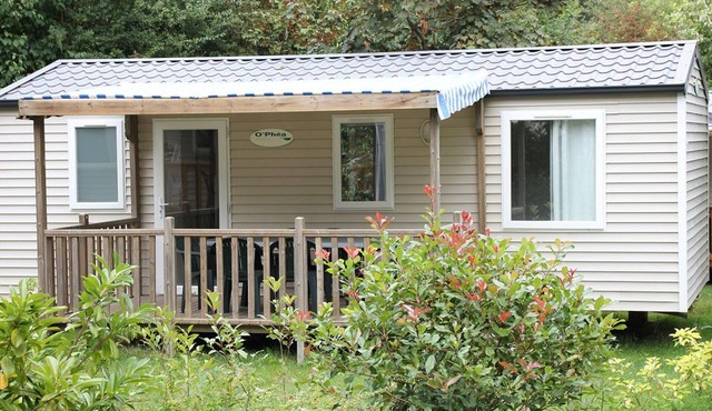 Spacious mobile home with terrace for 8 people