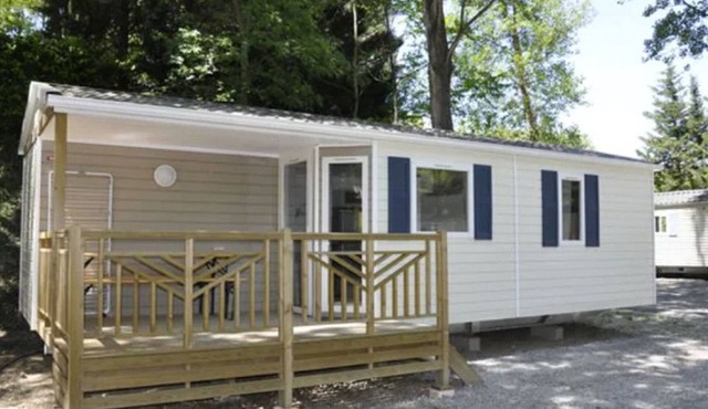 Spacious mobile home for 8 with terrace