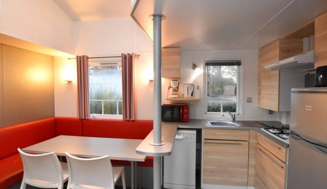 Spacious mobile home for 9 guests