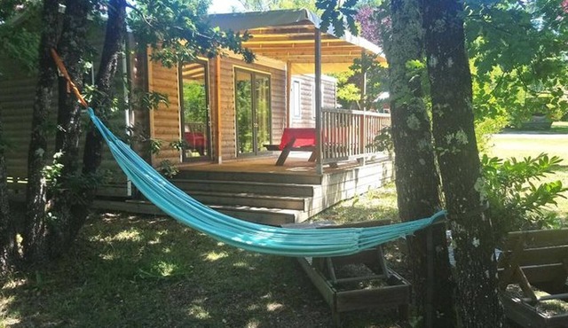 Spacious mobile home with terrace in Dévillac