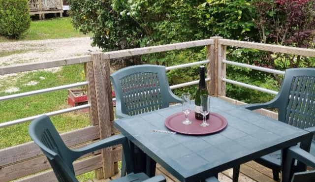 Spacious mobile home with terrace in Nibelle