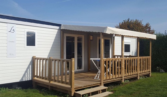 Spacious mobile home with terrace for 6 people