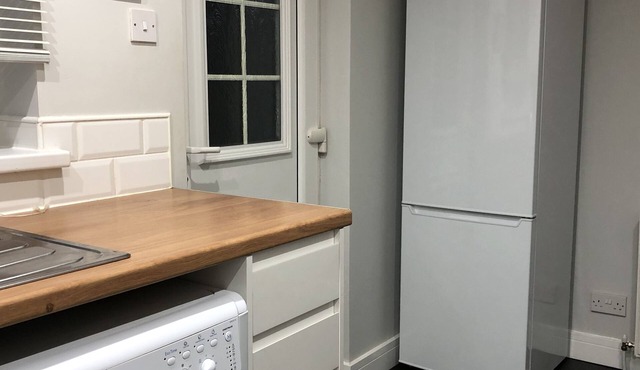 Spacious modern 2 bedroom house in quiet area